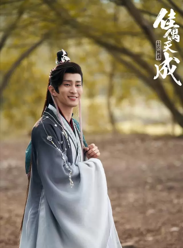 任嘉伦与宋文作八度合作《佳偶天成》，楮英消散戏份致现场暂停拍摄：细节速览