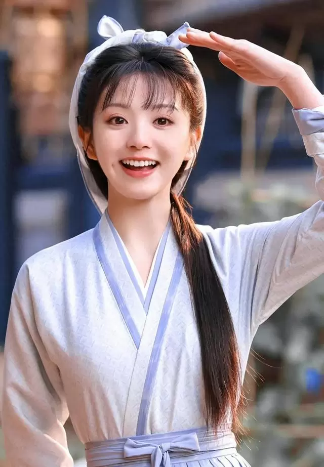 田曦薇孙珍妮确认双女主剧《青风吹又生》聚焦都市职场成长线:现场图 田曦薇孙珍妮确认双女主剧《青风吹又生》聚焦都市职场成长线:现场图