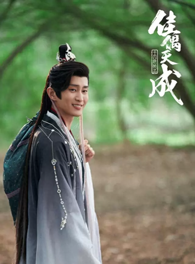任嘉伦与宋文作八度合作《佳偶天成》，楮英消散戏份致现场暂停拍摄：现场图